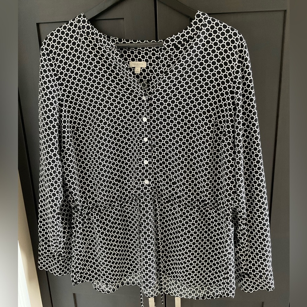 🌸🌼 Talbots Black White Geometric Print V-Neck Peplum Relaxed Fit Blouse M EUC